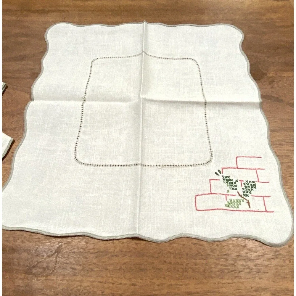 Vintage Linen Cocktail Napkins Set of 4 Embroidery Corners Art Deco 12